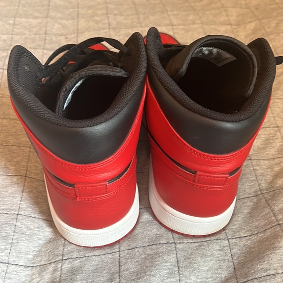 Nike Jordan 1 Banned - Picture 5 of 8